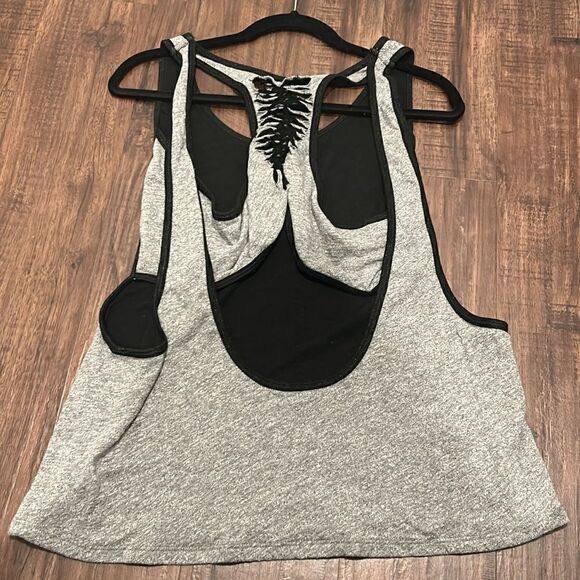 Koral Gray & Black Work Out Tank, Size Large - Picture 10 of 10